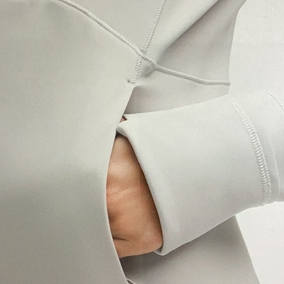 Lululemon Cold Weather Running Half Zip Women's Dove Grey High-Neck Top. - Picture 4 of 12